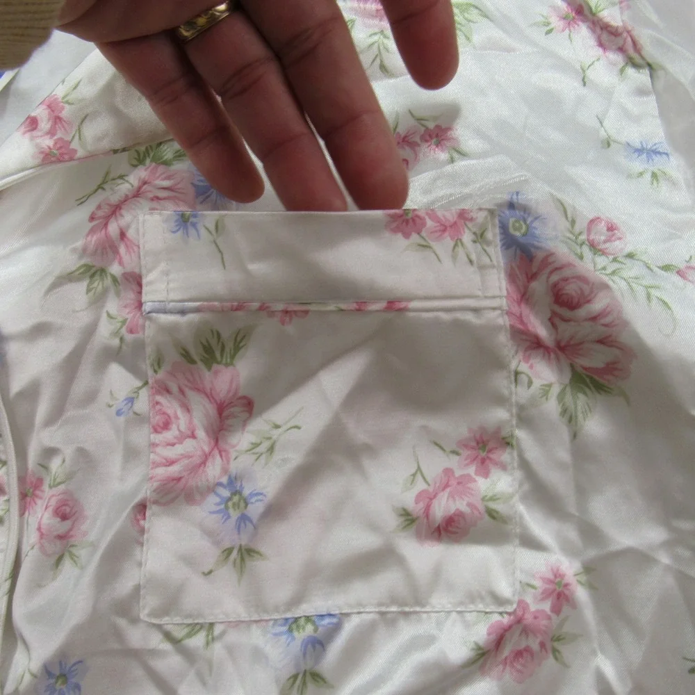 Character Womens XL Pajama Top Shirt White‎ Pink Blue Floral Satin Button Down